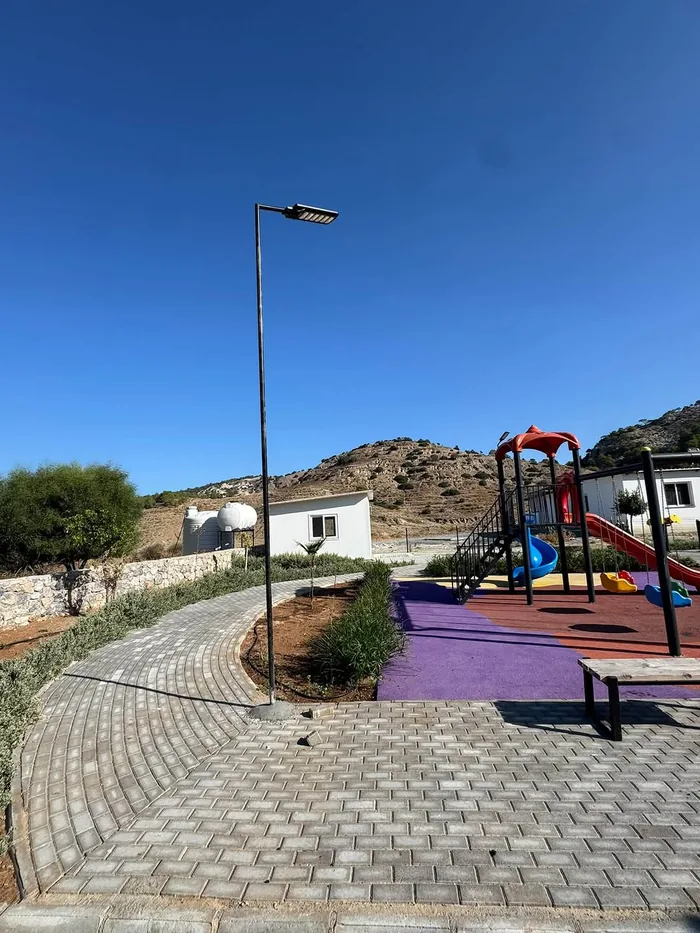 Oyun parkına güneş enerjili aydınlatma
